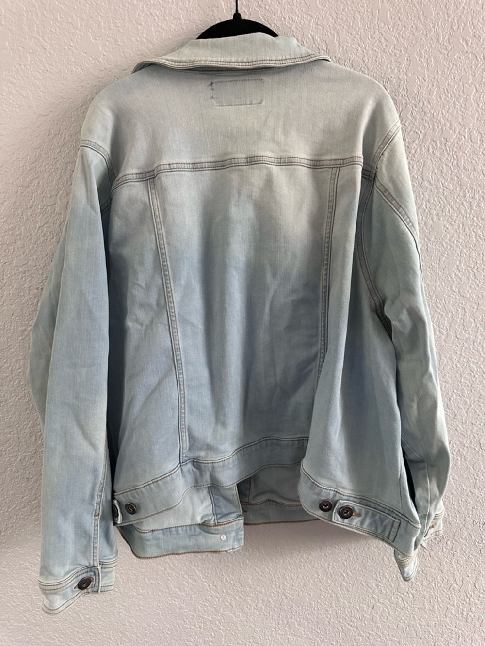 Torrid Size 4 Vintage Wash Denim Trucker Jacket Plus Size Faded Light Blue - Picture 8 of 13